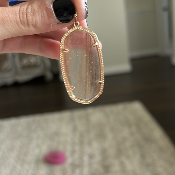 LIKE NEW Kendra Scott Earrings - Picture 2 of 2